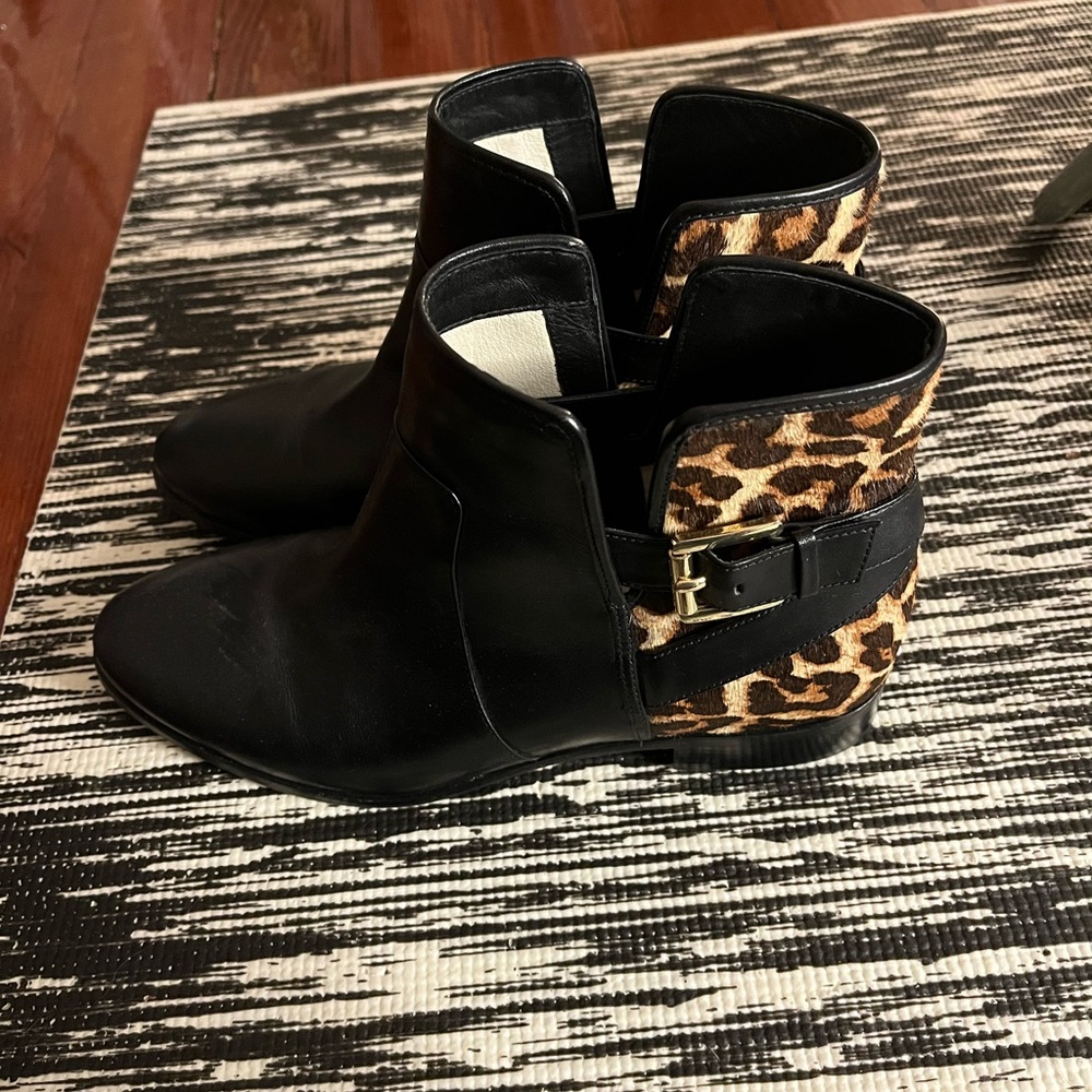 Super cute Michael Kors leather boots